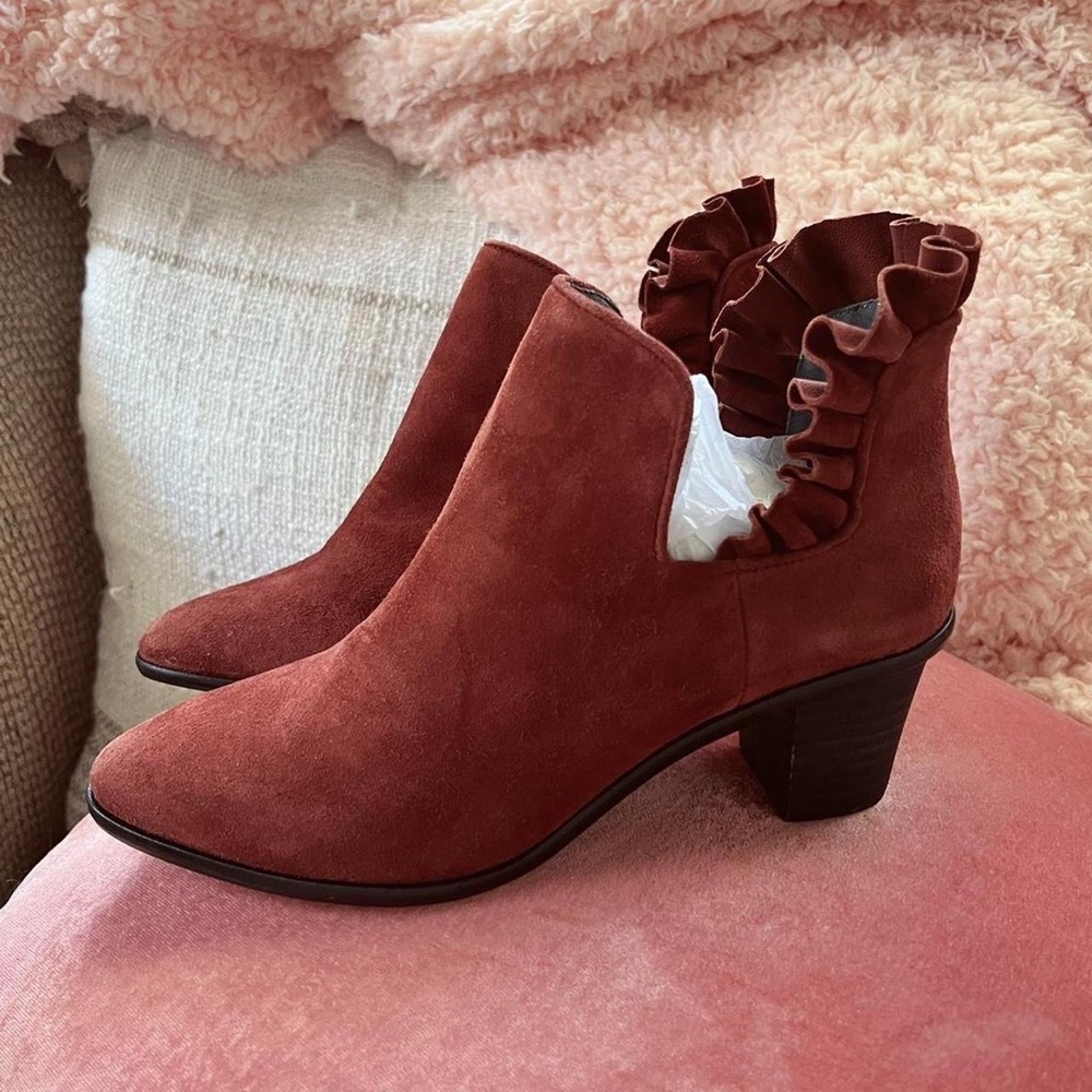 lori goldstein block heel brown booties NWT